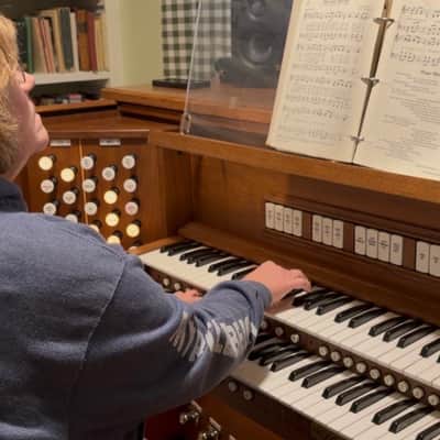 Rodgers Organ w/ 32 Note Pedalboard, External Speakers, & Bench! image 2