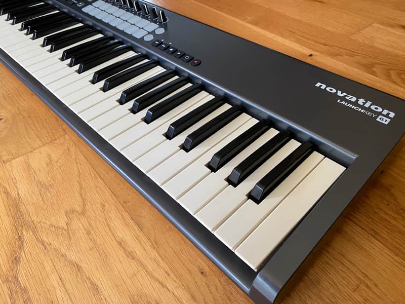 Novation Launchkey 61 MIDI Controller imagen 1