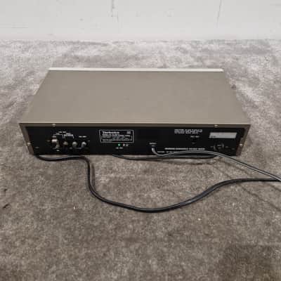 Technics ST-8011L Tuner - Analog Precision - Very Good w/ Original Box & Power Cable image 9