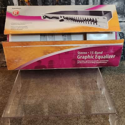 Realistic RadioShack 32-2059 is a dual 15-band stereo graphic equalizer 80s - Silver image 4