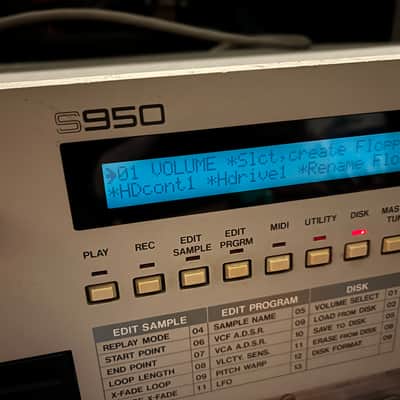 Akai S950 MIDI Digital Sampler 1988 120V USA version with extras