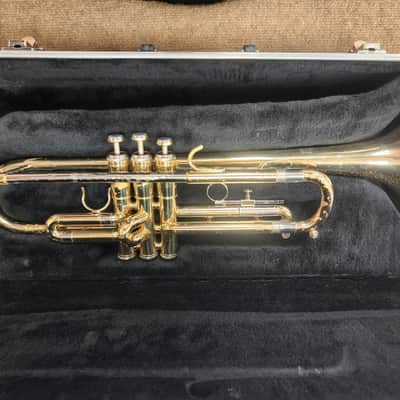 Getzen 300 Series Trumpet with Case image 1