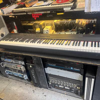 Yamaha P115 , 88 weighted key keyboard /piano P 115B Built-in Speakers //ARMENS// image 2