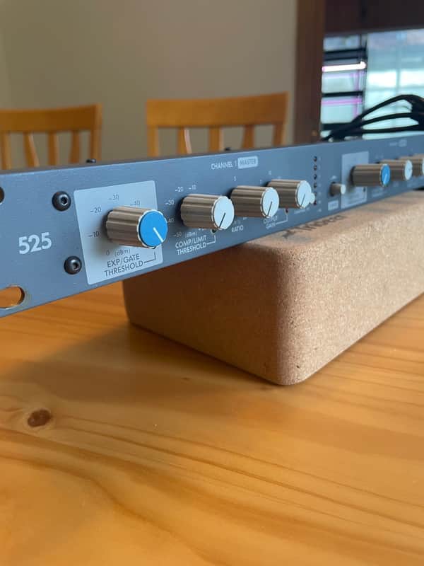 Symetrix 525