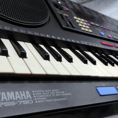 YAMAHA PSS - 790, mid 90s, Vector and PCM Synthesizer mini Keyboard w MiDi