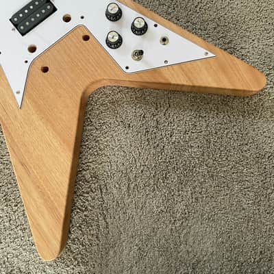 Flying V DIY Electric Guitar Kit, Okoume Body, Maple Neck, Rosewood Fingerboard image 9