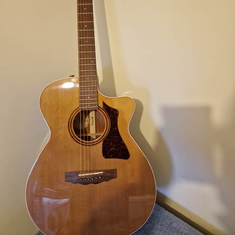 2008 Guild Contemporary co-1 cutaway Satin