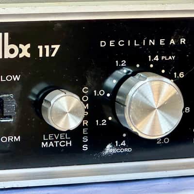 dbx 117 Compressor / Expander 1970s - Black/Wood sides image 2
