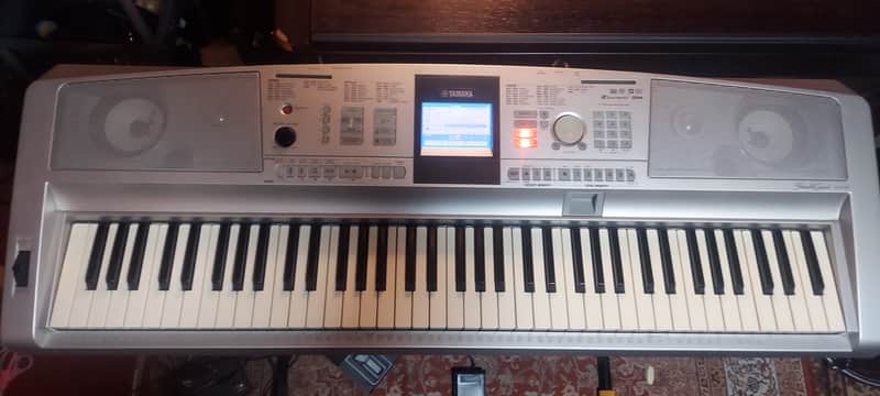 Yamaha Portable Grand DGX-305 76 key digital piano - Silver | Reverb