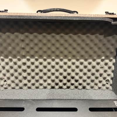 Creation Music Company 27x16 Pedalboard Mahogany finish with Vox Fawn hard case image 10