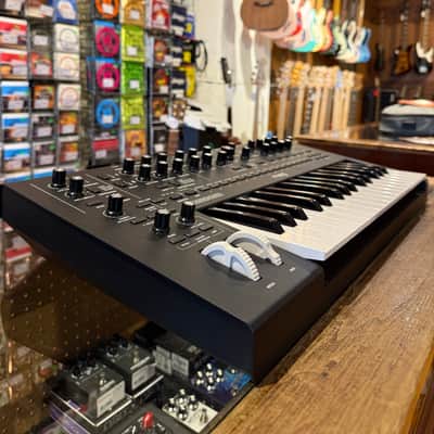 Moog Messenger 32-Key Monophonic Synthesizer 2025 - Present - Black image 3