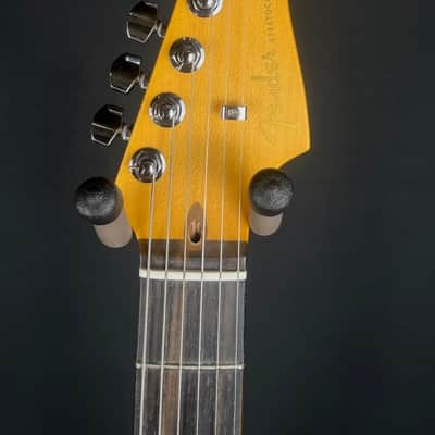 Fender American Ultra II Stratocaster 2025 - 3 Tone Sunburst image 3