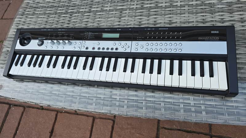 Korg microSTATION 61 Music Workstation - Excellent Working Condition - Includes Power Supply 00 - Black image 1