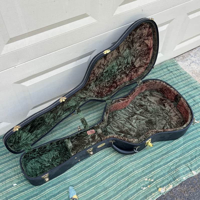Collings Dreadnought Guitar Case (Hardshell) – Very Good Condition image 1