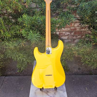 Fender Tom DeLonge Signature Stratocaster Graffiti Yellow image 9