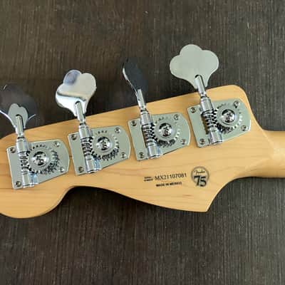 Fender Player Jazz Bass with Maple Fretboard 2018 - 2024 - Buttercream Reliced image 9