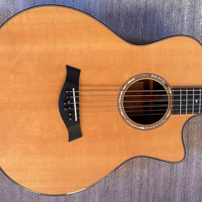 Taylor Baritone 8 2010 - Natural image 1