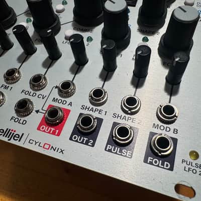 Intellijel Cylonix Shapeshifter Dual Wavetable VCO Eurorack Synth Module 2015 - Present - Silver image 3