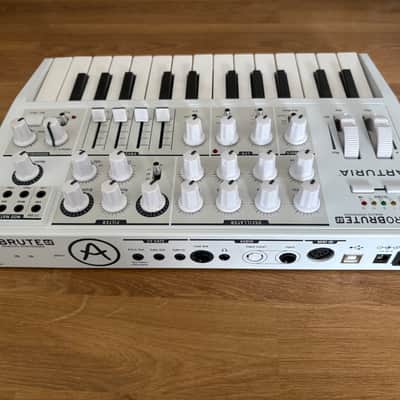 Arturia Microbrute SE 25-Key Synthesizer 2015 - White image 3