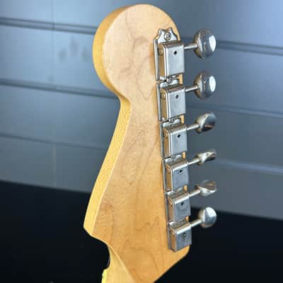 Fender USA Select Kingman V - 3-Color Sunburst image 5