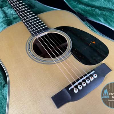 Martin D-28 Standard w/Hardshell Case - Satin Natural image 3