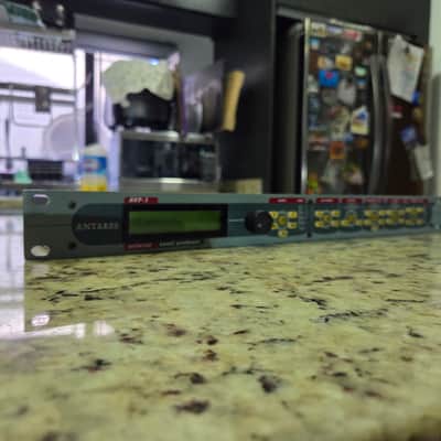 Antares AVP-1 Vocal Producer 2010s - Green image 1