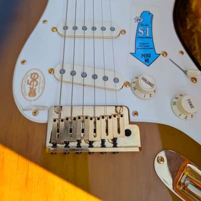 Fender 50th Anniversary American Deluxe Stratocaster 2004 - Sunburst image 4