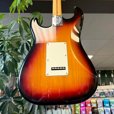 Fender American Stratocaster Maple 2004 - 3 Tone Sunburst image 14