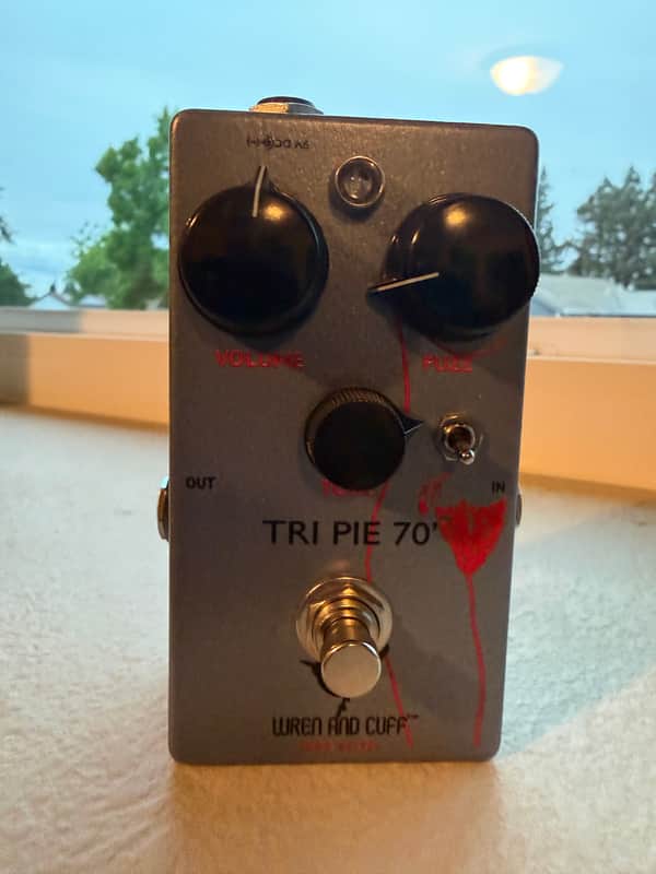 Wren and Cuff Tri-Pie '70