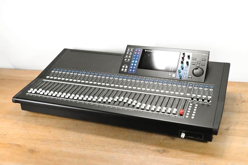 Yamaha LS9-32 32-Input Digital Mixing Console CG012RC image 1