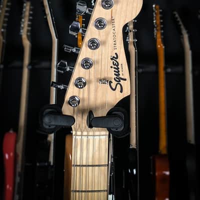 Squier Sonic Stratocaster  - Limited Edition Graffiti Yellow image 4