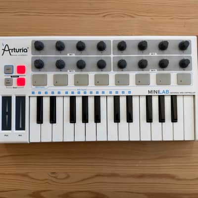 Arturia MiniLab MkI 2010s - White