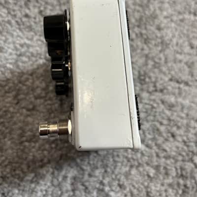 Analogman King of Tone V4 with Red Side High Gain Option and Mode Toggle Switch 2009 - Present - Graphic image 4