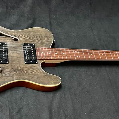 IYV Semi Hollow 2025 - Woodgrain image 3