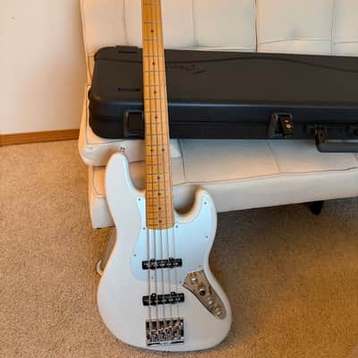Fender American Ultra II Jazz Bass V with Maple Fretboard 2024 - 2023 - Avalanche