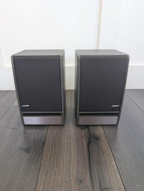 Vintage High Fidelity BOSE 141 Bookshelf Speaker Pair 40 Watts (Late 90's / Early 2000's) image 1
