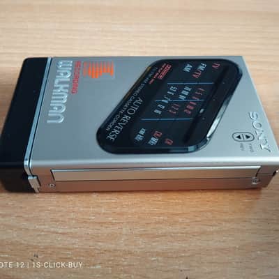 Sony WM F203 1985 - Sony Walkman radio recorder Cassette player WM-F 203 silver Working video test image 5