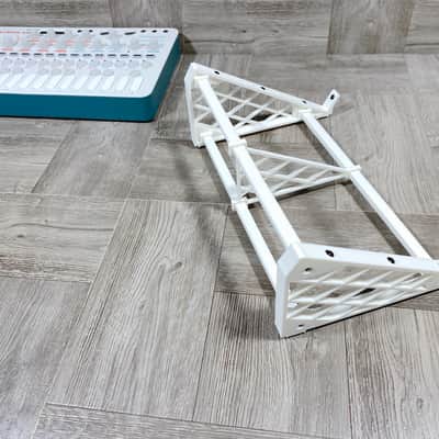 30º Stand for Sonicware Liven Series - color WHITE - Texture Lab / Mega Synthesis / Ambient Ø / 8bit Warps / Lofi-12 / XFM / Bass & Beats - by KZcraftworks image 4