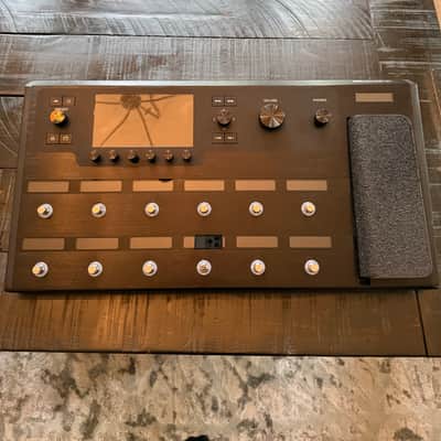 Line 6 Helix Floor with Gator Hardshell Rolling Case. image 2