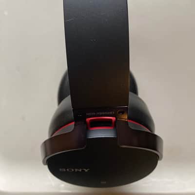 Sony MDR-XB950BT Extra Bass Wireless Headphones image 7