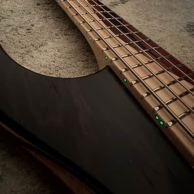 MGbass Desert 5 Strings – Wenge / Mahogany – Neck Through – EMG Electronics image 3