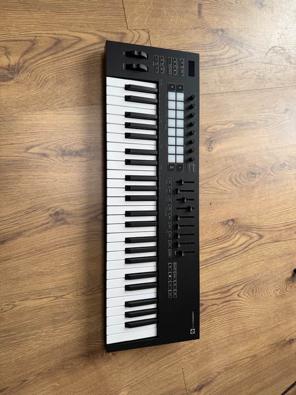 Immagine Novation Launchkey 49 MKIV MIDI Keyboard Controller 2024 - Present - Black - 1