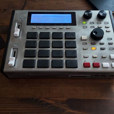 Akai MPC1000 - jjosXL - DC power supply mod - LCD screen upgrade image 2