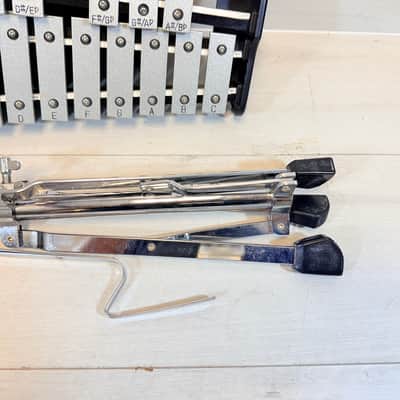 Pearl Educational Bell Kit w/ Stand, Practice Pad, Mallets & Carrying Bag image 2
