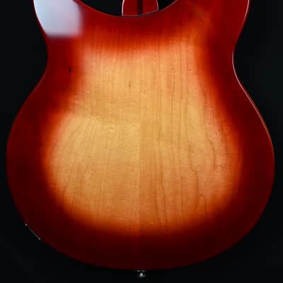 Rickenbacker Modell 330 from 1991 in Fire Glow with Case image 7