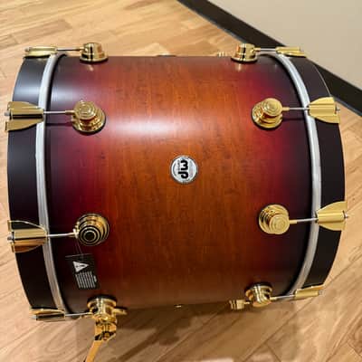 DW Collector's Standard Maple 18x22 Bass Drum in Satin Tobacco Burst with Gold Hardware (Rm 4) image 4