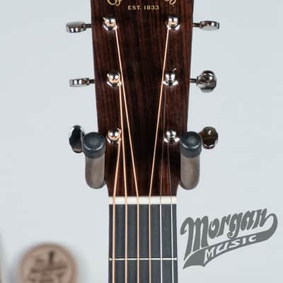 Martin D-18 - Natural image 3