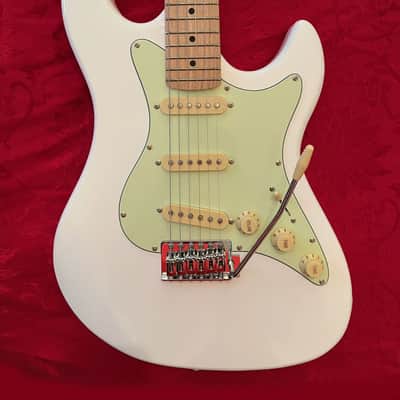 Strinberg STS100 White Stratocaster with tremolo, Gig bag included image 1