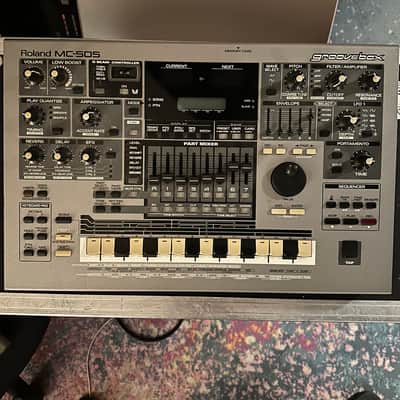 Roland MC-505 Groovebox 1998 - 2002 - Gray