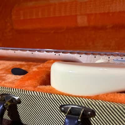 Fender Yngwie Malmsteen Artist Series Signature Stratocaster with Maple Fretboard 2007 - Present - Custom Shop - 1 of 2- Vintage White image 13